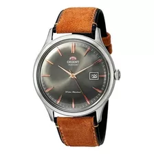 Reloj Pulsera Orient Bambino Fac0800 De Cuerpo Color Plateado, Analógico, Para Hombre, Fondo Gris, Con Correa De Cuero Nobuk Color Marrón, Agujas Color Rosa, Dial Plateado, Minutero/segundero Gris, Bi