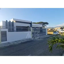 Vendemos Casa Nueva En Santiago, Residencial Cerrado (hfc-205)