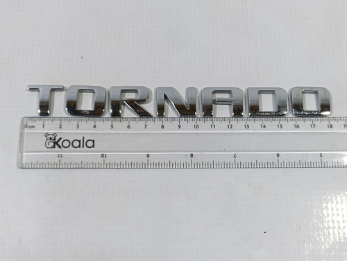 Emblema Letras Tapa Batea Chevrolet Tornado 11-20 Original Foto 10