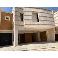 Townhouse En Venta Terrazas De Guataparo Res. Mykonos Za