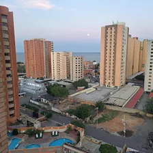 Hermoso Apartamento En La Av El Milagro Con Piscina