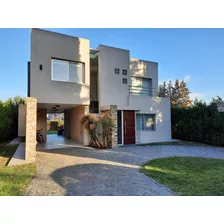 Venta Casa 4 Ambientes Golf De Ranelagh Con Cochera, Piscina, Parrilla, Hidromasaje Y Parque.