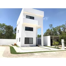 En Venta Espectacular Casa Estilo Moderno, El Encuentro, Playa De Carmen P3490