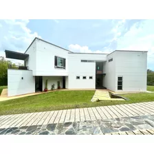 Se Vende Hermosa Finca En Copacabana En Unidad Cerrada