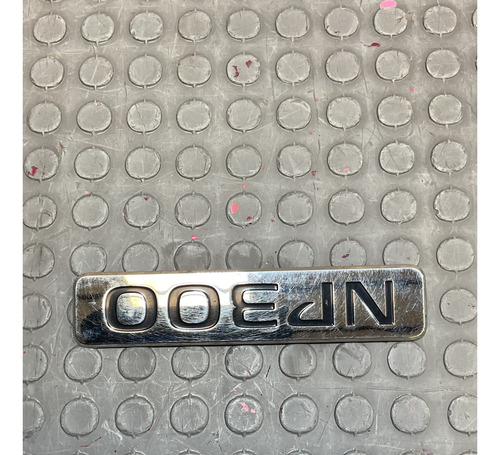 Emblema Nissan Np300 Frontier 2.5 Std 2016/2020  Foto 2