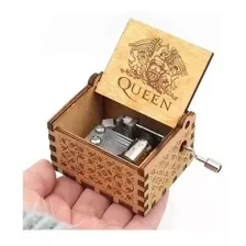 Caixinha De Música Manivela Madeira Queen Bohemian Rhapsody