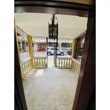 Oportunidad, Casa De 3 Habitaciones En Venta, El Cacique, Santo Domingo