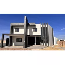 Casa En Venta En Altozano La Nueva Laguna