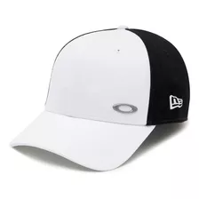 Boné Oakley Tinfoil Cap New Era Branco/preto