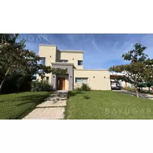 Venta - Casa En Santa Elena - Pilar Del Este - Bayugar Negocios Inmobiliarios