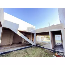 Casa En Construcción En Venta - 3 Dormitorios 3 Baños Cocheras - City Bell