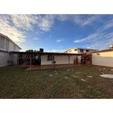 Oportunidad Inversion Casa En Venta Urb Andres Bello Las Delicias Amplio Terreno 650 Metros Precio Negociable Area Jardin Parrilla Bbq Estef 22-11959