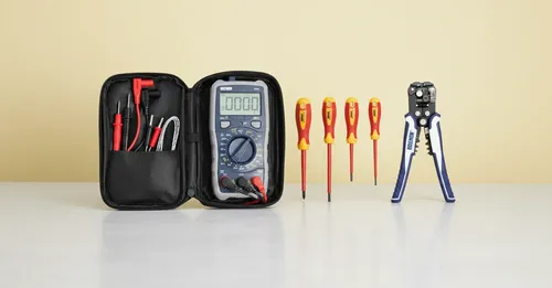 Kit Bremen: Tester Multímetro Digital True Rms + Set Destornilladores Aislados Y Pelacables Dgm