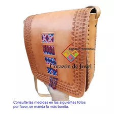 Hermosa Bolsa Cuadrada Grabada En Cuero Artesanal Con Tejido