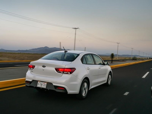 Stop Kia Rio 2018 Hasta 2019 Sedan Externo   Foto 3