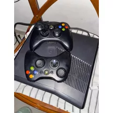Xbox 360 Slim En Perfecto Estado Con Dos Controles