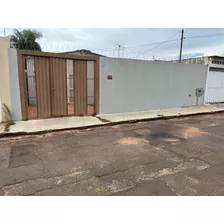 Casa Com 2 Quartos, 1 Banheiro, Copa/cozinha, Sala