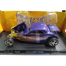Die Cast 1:18 1933 Ford Couper