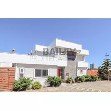 Casa En Venta De 8 Dorm. En Reñaca Cercana A Colegios