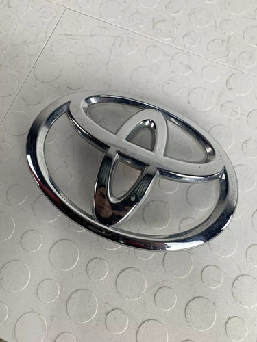 Emblema Original De Parilla Toyota Hilux 2021 Foto 4
