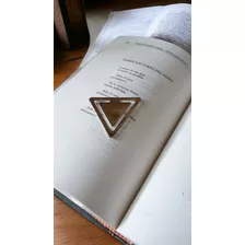 Señalador Metálico Personalizado. Triangular. Caja Presentac