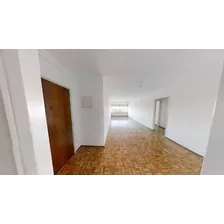 Apartamento En Alquiler De 3 Dormitorios C/ Cochera En Centro