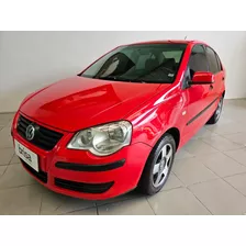 Volkswagen Polo Sedan 1.6 Pneus Novos 