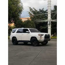 Toyota 4runner 4.0 L 2017