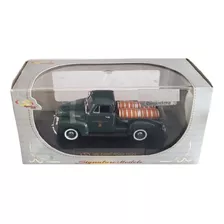 Signature Models 1950 Chevy Pickup Truck Barrels Escala 1:32