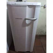 Freezer Vertical Electrolux Fe18 145l 220v C/ Marcas De Uso