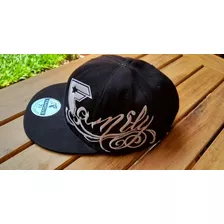 Gorra Usada Famous Medida 7 3/8 (58,7 Cm) 