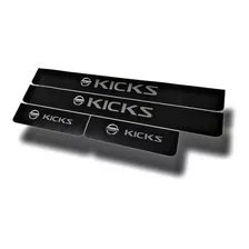 Cubre Zocalos Carbono Nissan Kicks