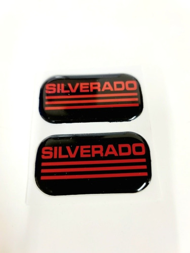 Par Emblemas Laterales Chevrolet Silverado Neg/rojo Vitrolux Foto 2