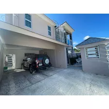 Casa En Venta En La Altagracia, Punta Cana, 250m2, 4 Hab. 2 Parqueos, Excelente Oportunidad Y Ubicación, Villa Con Todas Las Comodidades, Invierte En Tu Propiedad De Ensueño, Cerca De Todo.