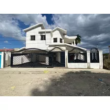 Elegante Residencia En San Cristobal