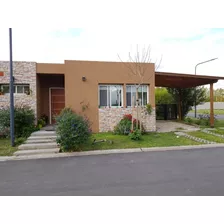 Venta Monte Grande Barrio Cerrado Los Robles Casa 3 Dormitorios, Galería, Parque Y Cochera!