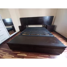 Cama Queen Con 2 Veladores En Muy Buen Estado