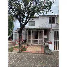 Casa En Venta En El Sector De Santa Paula, Excelente Área-7928