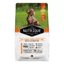 Nutrique Ultra Premium Toy & Mini Young Adult Dog Alimento Sabor Pavo Y Cerdo En Bolsa De 7.5kg