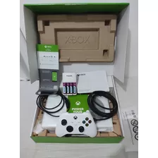 Xbox Series S + Kit 4 Pilhas Recarregáveis 