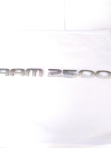 Emblema Letra Lateral O Trasero Dodge Ram 2500  Foto 3