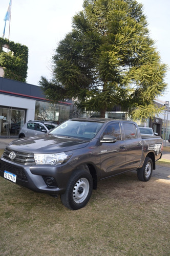 Toyota Hilux 2.4 Dx 6mt