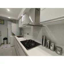 Hermoso Y Moderno Apartamento Con Cocina Totalmente Equipada Y Una Bella Terraza Con Vista Panorámica. Ubicado En Un Edificio Con Atractivas Áreas Sociales. Pozo, Planta Eléctrica 50%, 