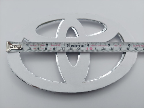 Emblema Parrilla Toyota Hilux Cromado Del 2010 Al 2017 Foto 4