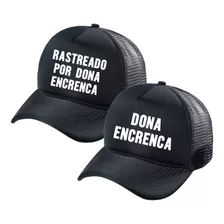 Boné Casal C/ 2 Bonés Frase Engraçada Dona Encrenca