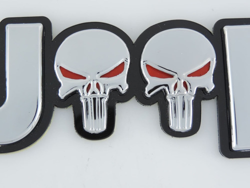 Emblema Jeep Punisher Cromado Fondo Negro Foto 2