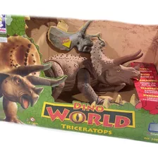 Dino World Triceratops 