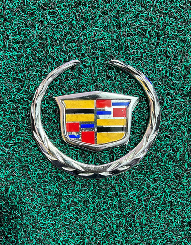 Emblema Cadillac Cromado Pegable 15cm Foto 2