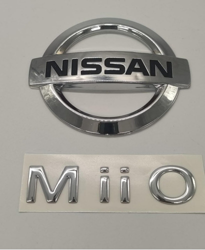 Foto de Nissan Tiida Miio Emblemas Traseros