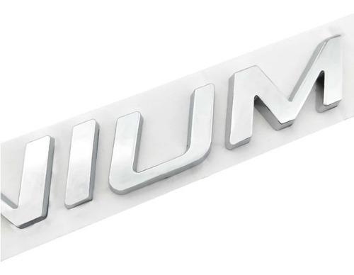 Emblema Titanium Compatible Con Carros Ford Letras Metlicas Foto 5